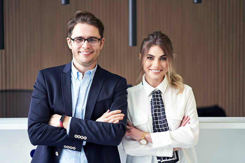 PERSONAL DE DON PARKING, el mejor PARKING para el AEROPUERTO de Madrid, T1, T2, T4 con SERVICIO DE APARCACOCHES. Tu aparcamiento SUBTERRÁNEO o al AIRE LIBRE, low cost, seguro y profesional, Valet Parking Premium, aún así barato. DON PARKING Madrid-Barajas, especialistas en alquiler de vehículos con conductor para EMPRESAS y EVENTOS CORPORATIVOS y VIP.